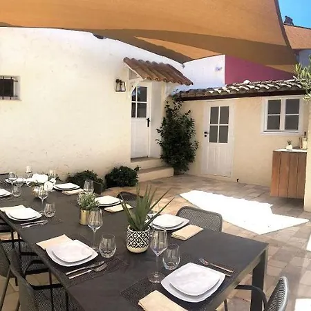 Lostan Holiday home *